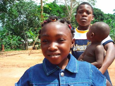 Kinder aus Kamerun in der Schule / Ausbildung